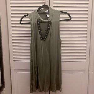 Army green flowy tank